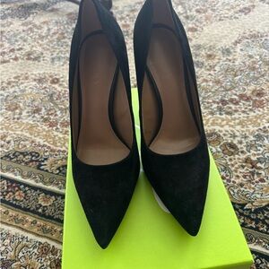 Black Pointed Heels!